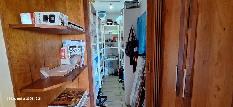 4 Bedroom Property for Sale in Outeniqua Strand Western Cape